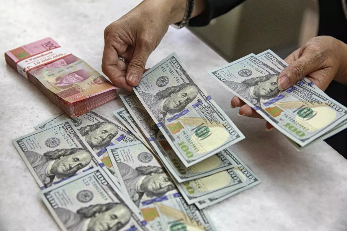 Mata Uang Rupiah Melemah Terhadap Dolar AS Melewati Posisi Rp17.830