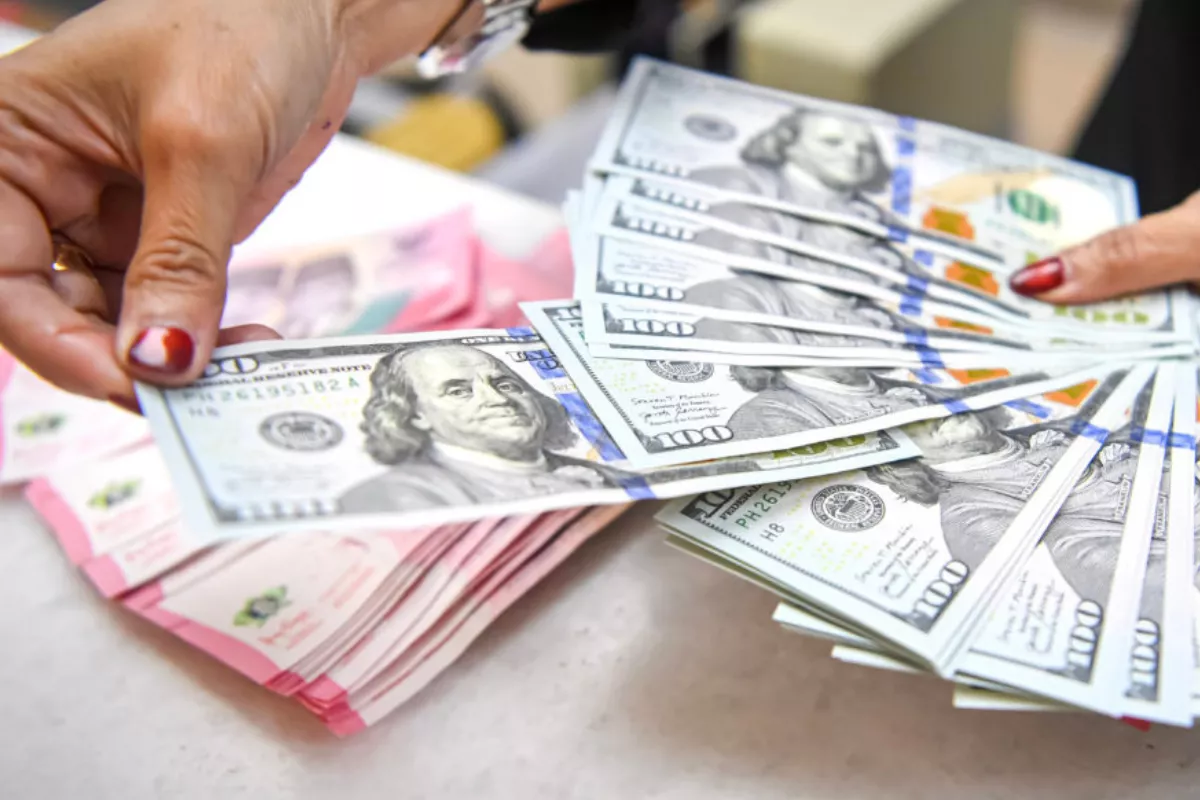 Rupiah Tertekan Jelang FOMC, Ditutup Rp17.962 per Dolar