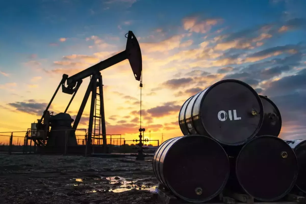 Kurs Rupiah Terkoreksi ke Rp17.521, Harga Minyak Brent Jadi Pemicu