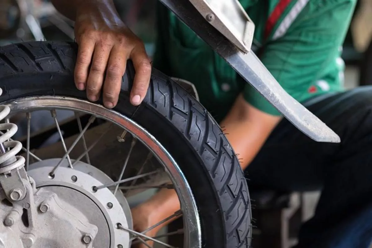 Tips Merawat Ban Motor Agar Awet dan Aman Digunakan Setiap Hari