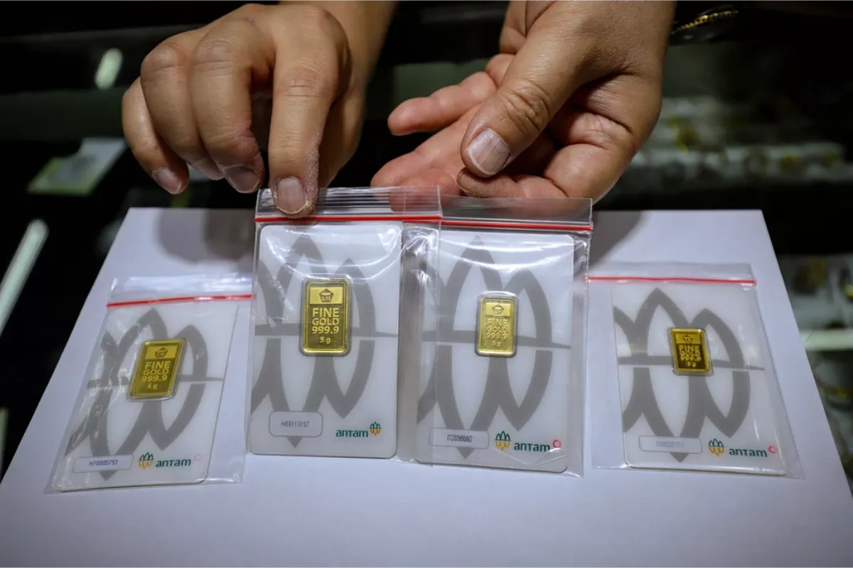 Harga Emas Antam Lanjutkan Pelemahan Signifikan ke Angka Rp1.320.000