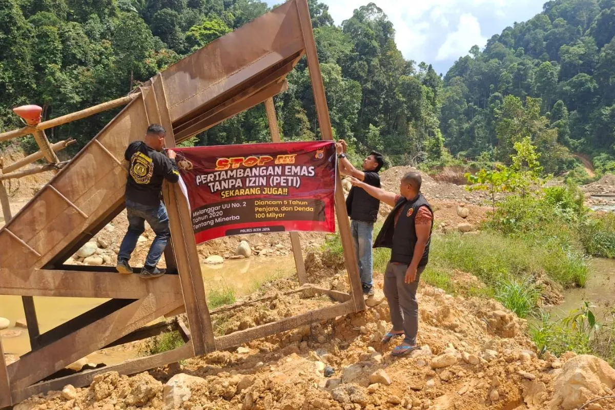 Operasi Gabungan Imigrasi Sangihe: Pantau Aktivitas Tambang Bowone
