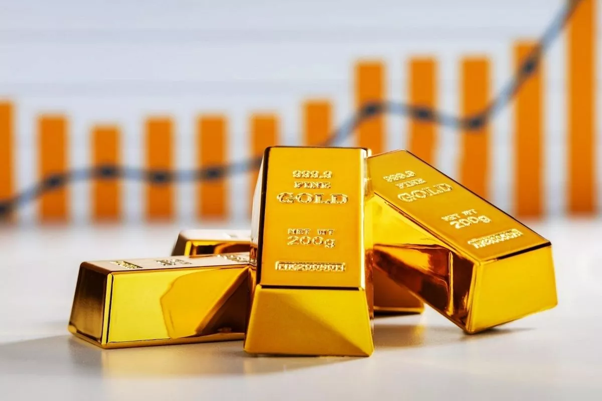 Harga Emas Tertekan, Analis Sarankan Akumulasi Bertahap