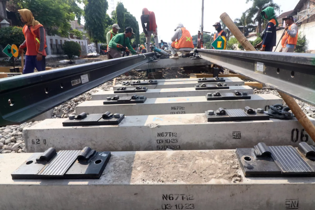 Pembangunan Jaringan Kereta Api Luar Jawa Targetkan 12.100 KM