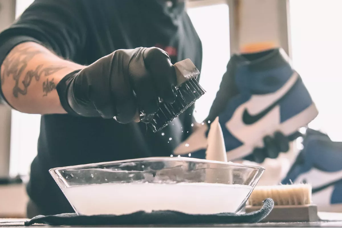 Peluang Usaha Cuci Sepatu Modal Kecil