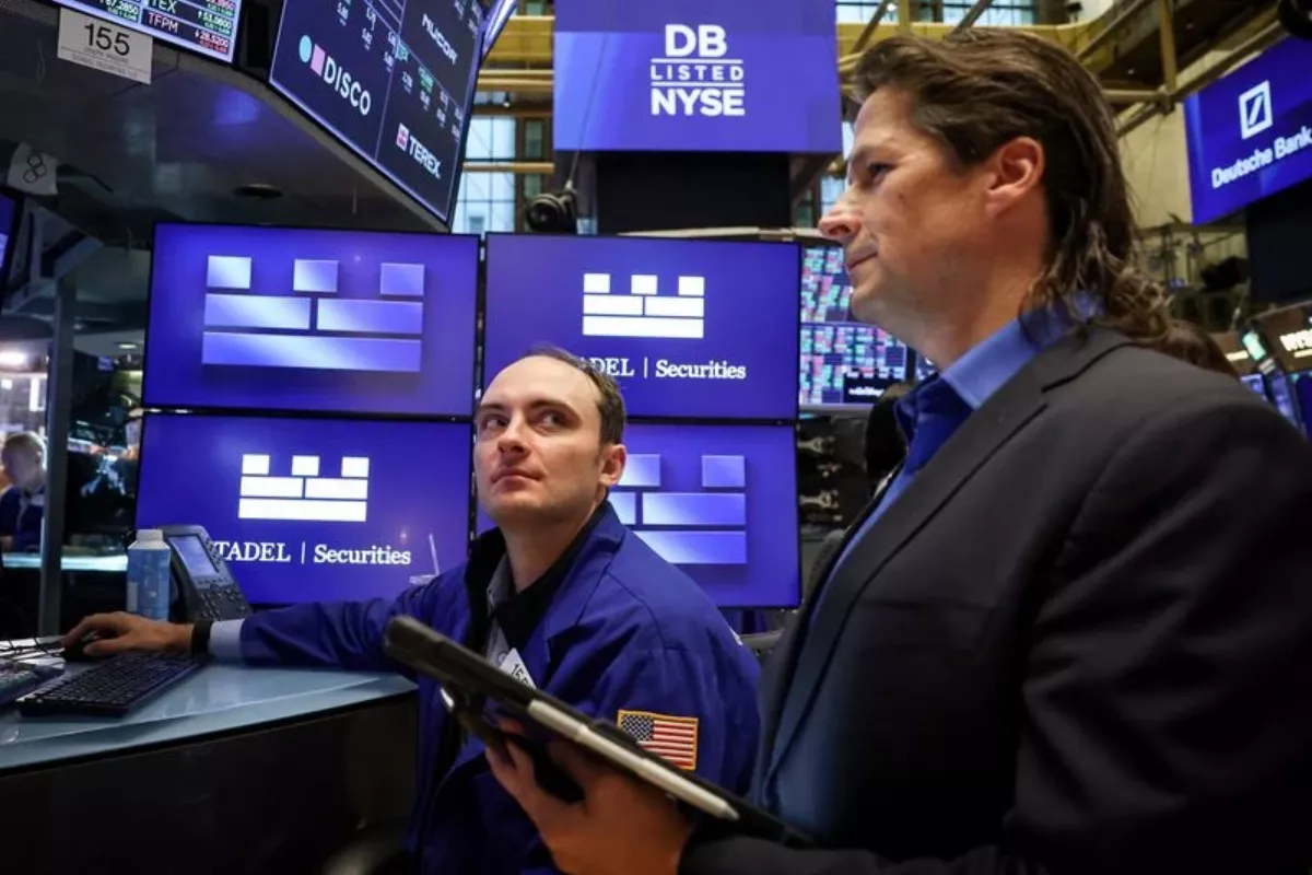 Direktur Vistra Scott B. Helm Jual Saham Senilai 4 Juta Dolar AS