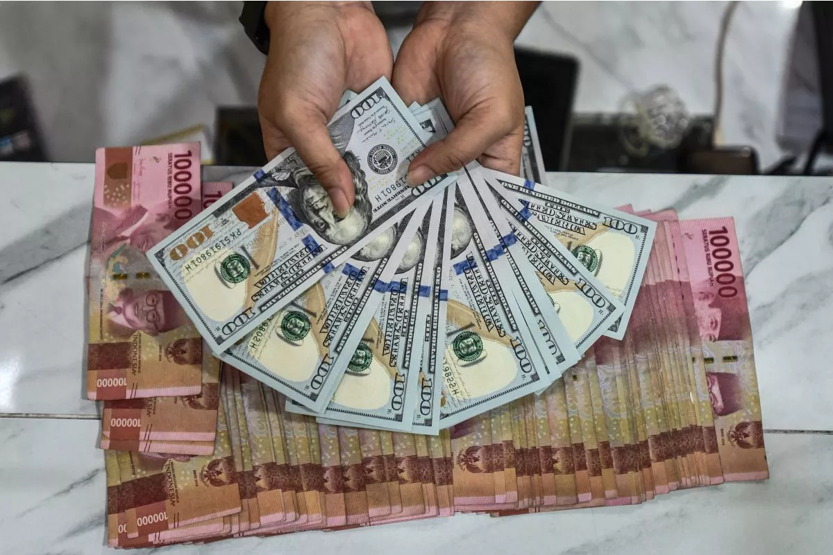  Rupiah Hari Ini Diprediksi Melemah ke Rp17.850 per Dolar AS 