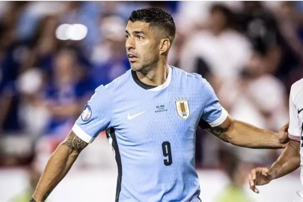 Diego Forlan Isyaratkan Panggil Luis Suarez ke Timnas Uruguay