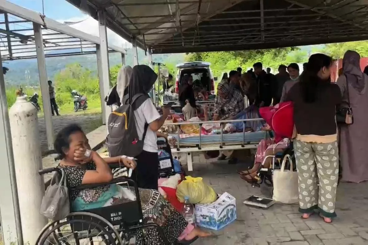 Gempa 6,7 M Goyang Kota Palu, Pasien RS Berhamburan Keluar