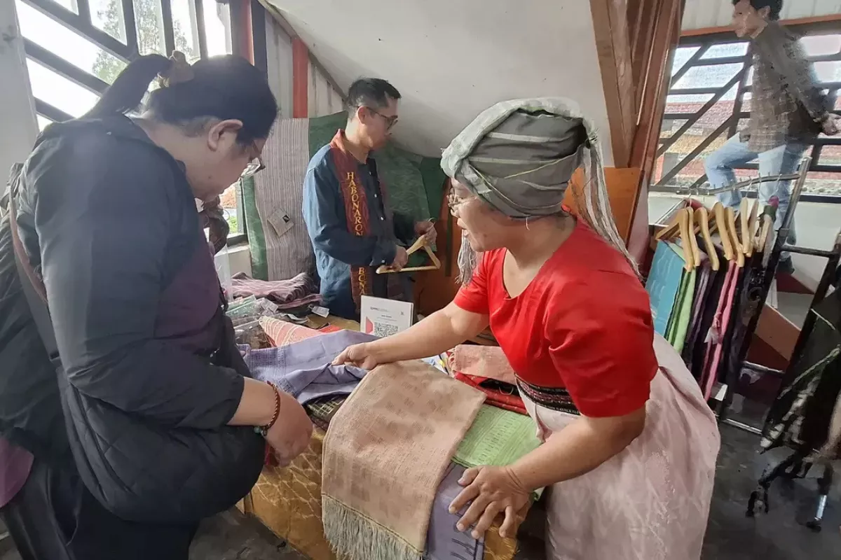 Lestarikan Wastra Simalungun Usaha Kain Bah Pison Raih Omzet Puluhan Juta