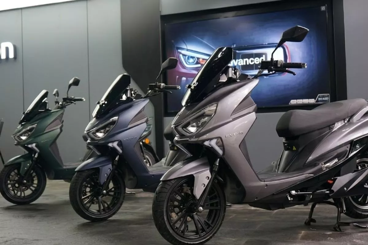 Motor Listrik Smooth: Solusi Polusi dan Subsidi BBM Lewat Tukar Baterai
