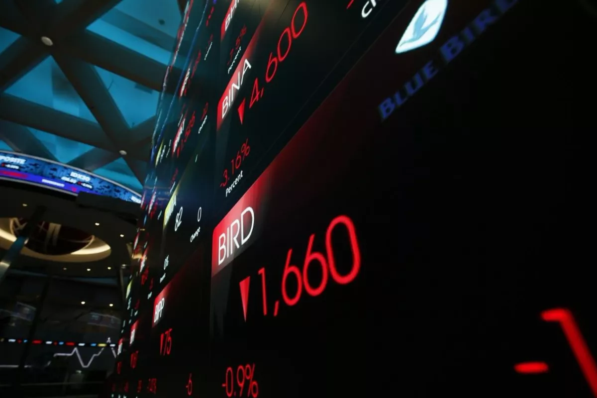 Bursa Saham Domestik Anjlok ke 6.599 Imbas Rupiah Lemah dan Inflasi