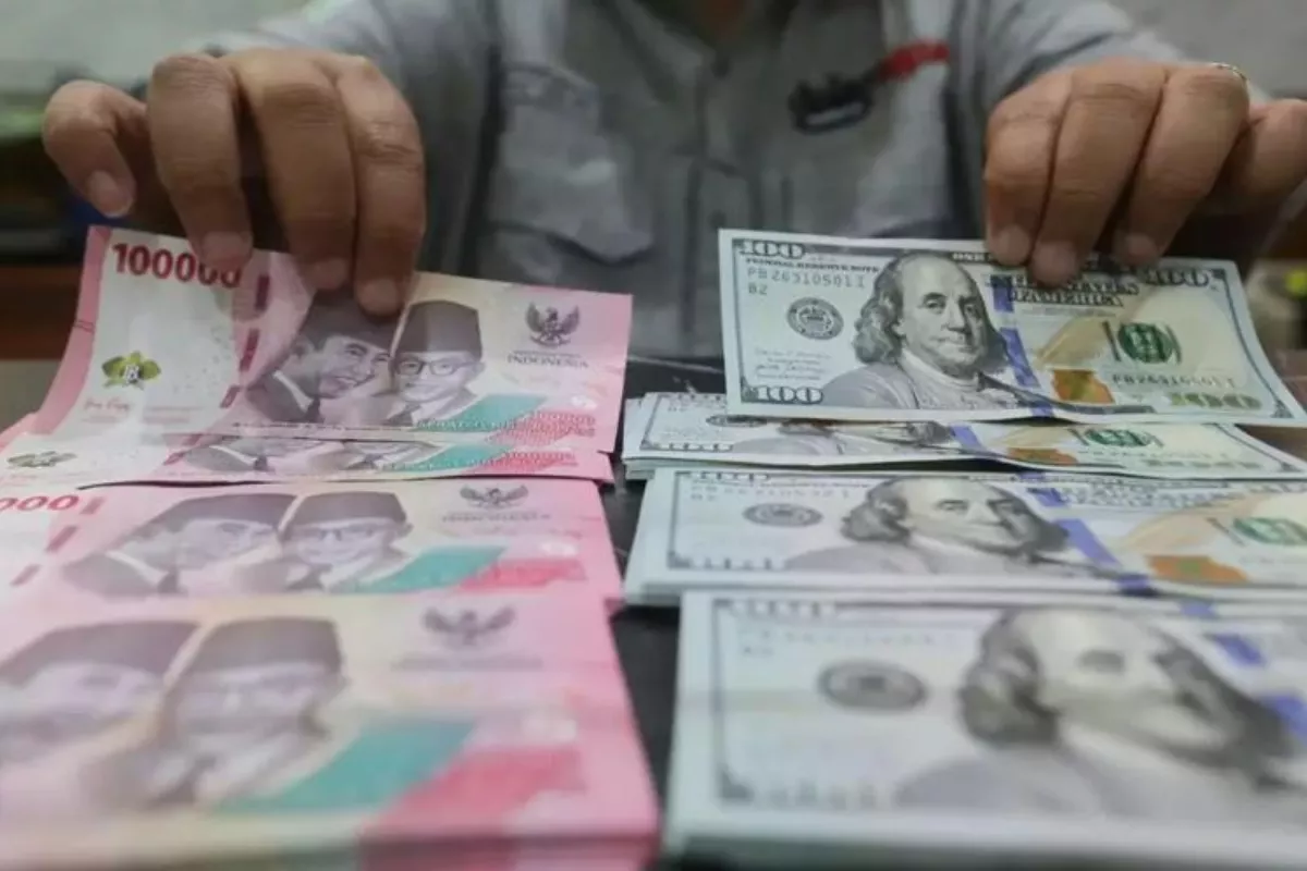 Peluang Penguatan Rupiah Awal Pekan Jelang Bayang-Bayang Konflik Global