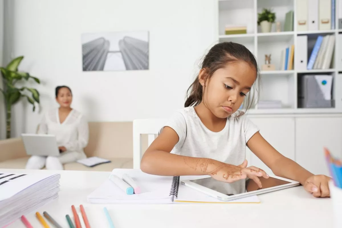 Tips Cara Meningkatkan Fokus Belajar Tanpa Gangguan Gadget Efektif