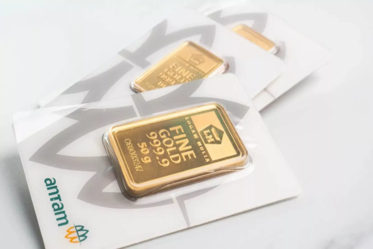 Daftar Harga Emas Antam Hari Ini: Harga Jual dan Buyback Kompak Turun