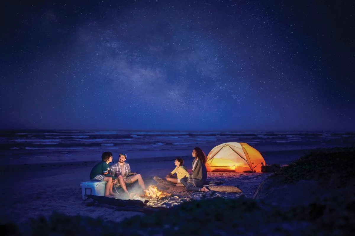Daftar Perlengkapan Camping Pantai Terlengkap dan Praktis