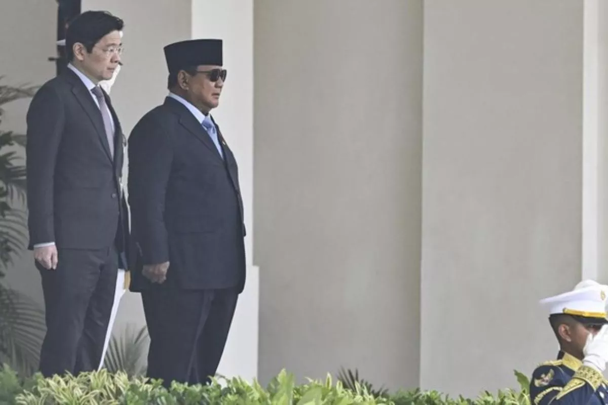 Prabowo Sambut Kedatangan PM Singapura Lawrence Wong di Istana