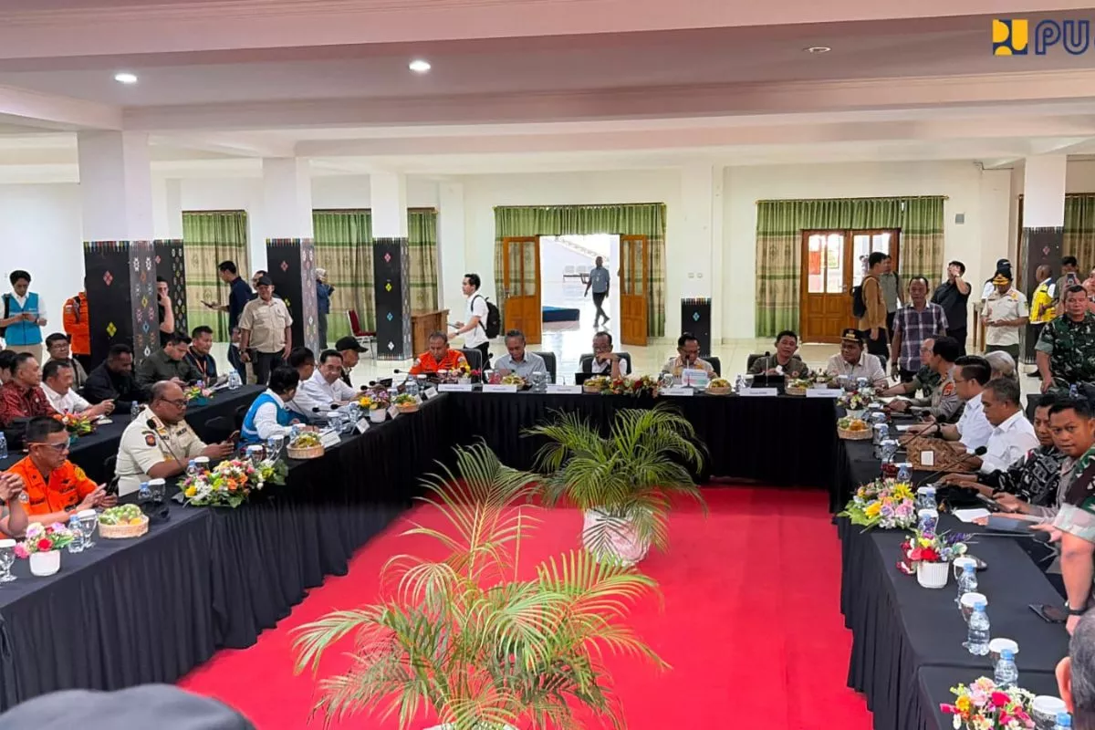 Menteri PU Cek Infrastruktur Terdampak Gempa di Flores
