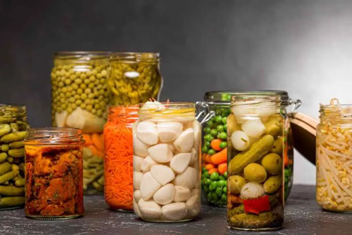Daftar Makanan Tinggi Natrium yang Sering Dikonsumsi Anak Muda dan Alternatif Sehatnya