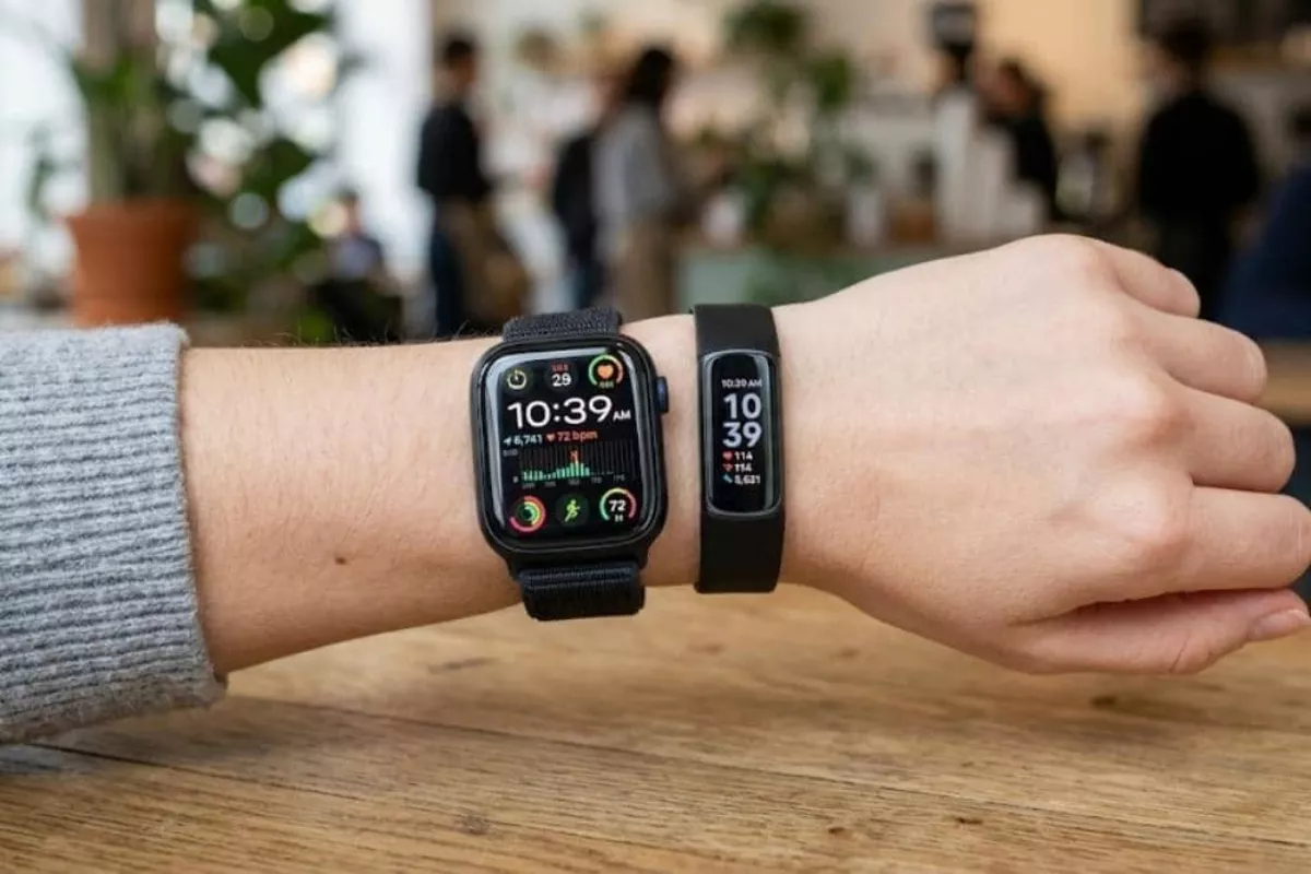 Smartwatch vs smartband: mana lebih cocok untuk olahraga harian?