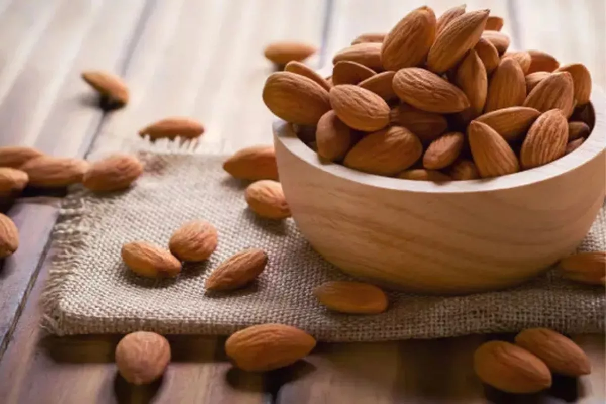 Deretan Manfaat Menakjubkan Rutin Makan Kacang Almond Tiap Hari