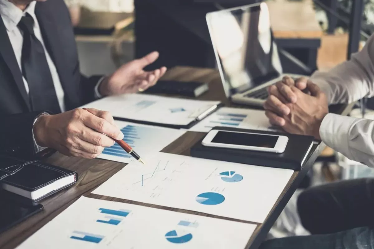 Strategi Investor Menjaga Kekayaan Saat Saham Turun dan Rupiah Melemah