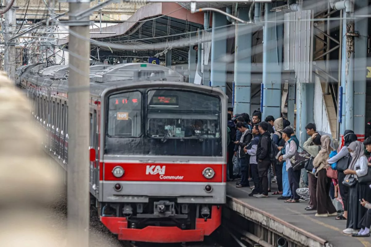 KRL Rangkasbitung Beroperasi Kembali Pasca Banjir Pondok Ranji Surut