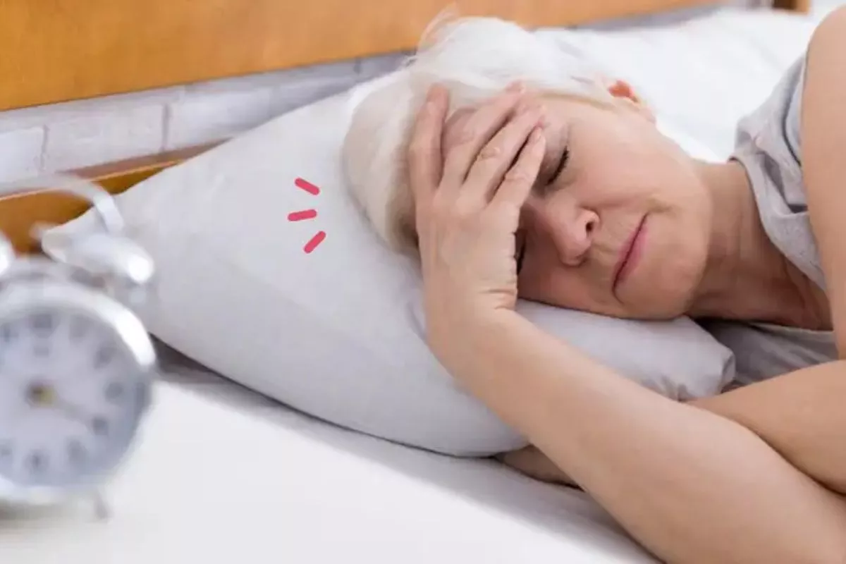 7 Tips Tidur Nyenyak Saat Menopause Menurut Pakar