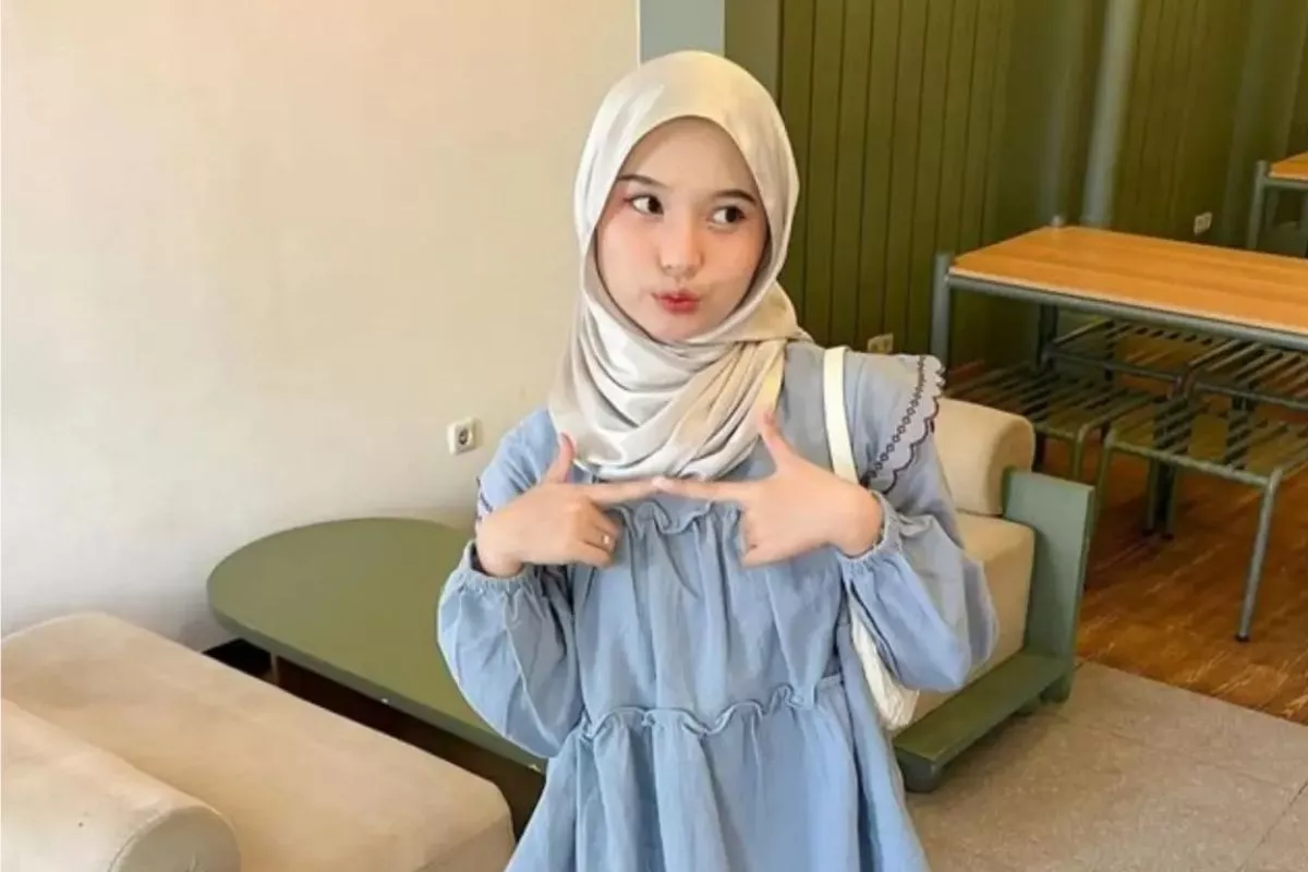 Pilihan Warna Hijab Paling Pas untuk Baju Biru Muda Anda