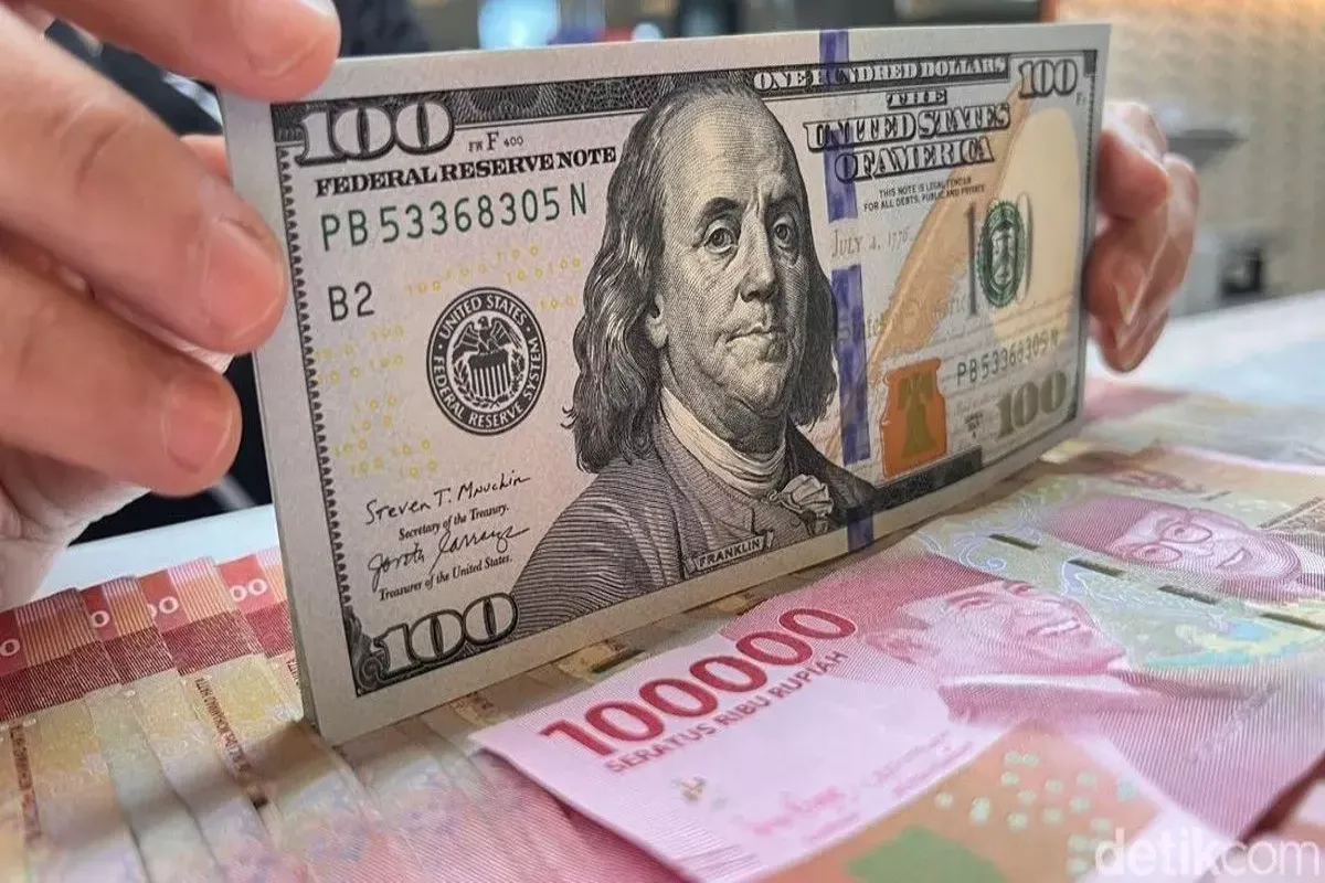 Rupiah Melemah ke Rp17.341, Peminat Tabungan Valas Makin Tinggi