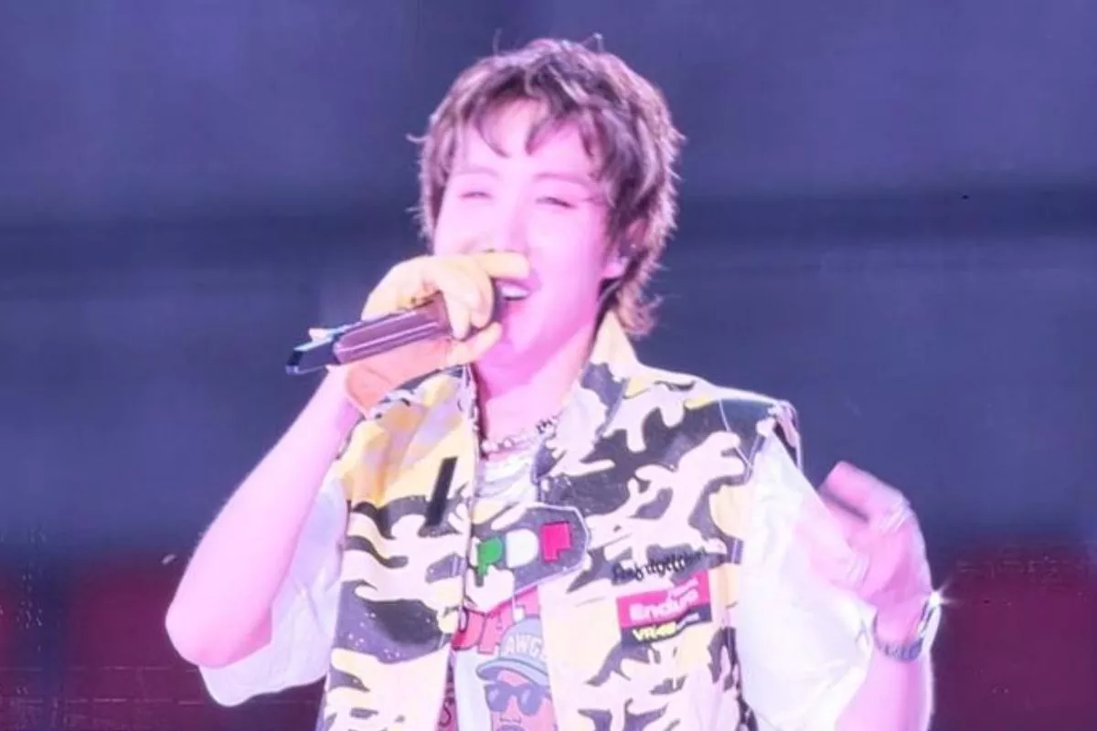 J-Hope BTS Kenakan Rompi Pertamina Enduro di Konser Busan
