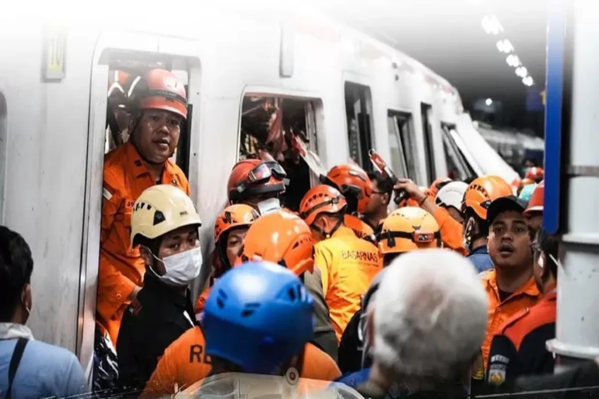 KNKT Kerahkan Tim Investigasi Kumpulkan Fakta Kecelakaan KA di Bekasi