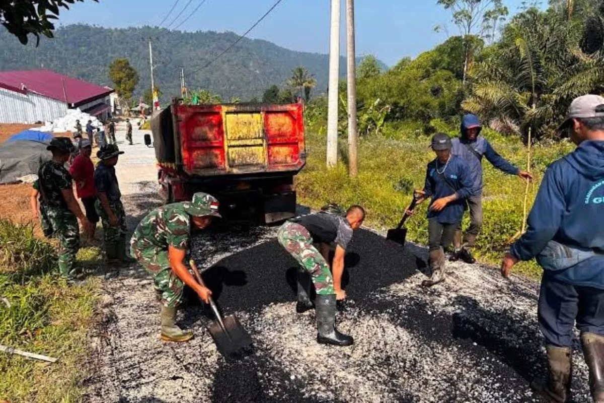 Satgas TMMD Ke-129 Bangun Fasilitas Umum dan MCK di Cianjur