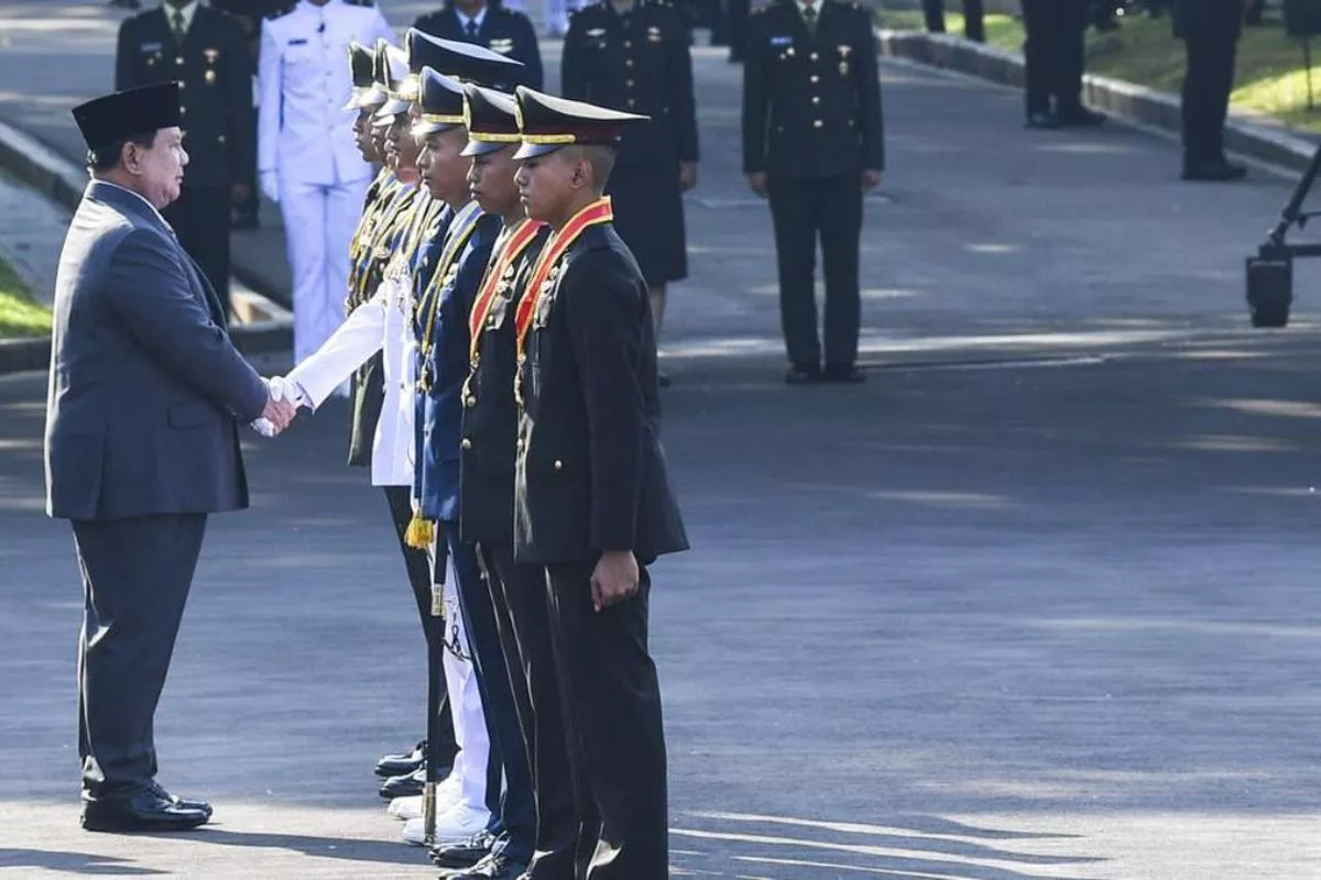 Presiden Prabowo Jamu Perwira Muda dan Keluarga di Istana