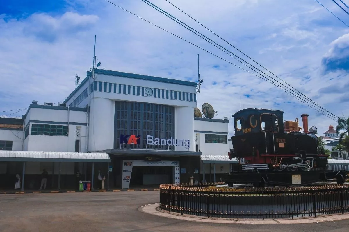 Tingkatkan Keselamatan, KAI Daop 2 Bangun Palang Pintu di Cilame