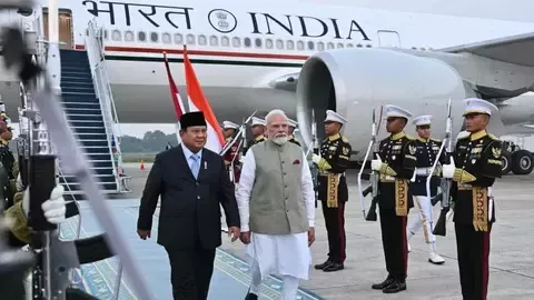 Tiba di Jakarta, PM India Narendra Modi Disambut Presiden Prabowo