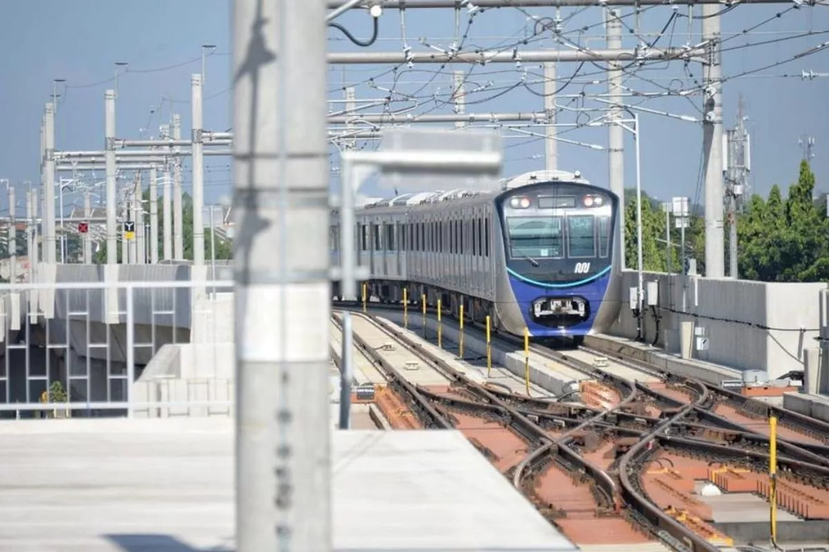 Abu Anak Krakatau Selimuti Jakarta, MRT Tetap Normal