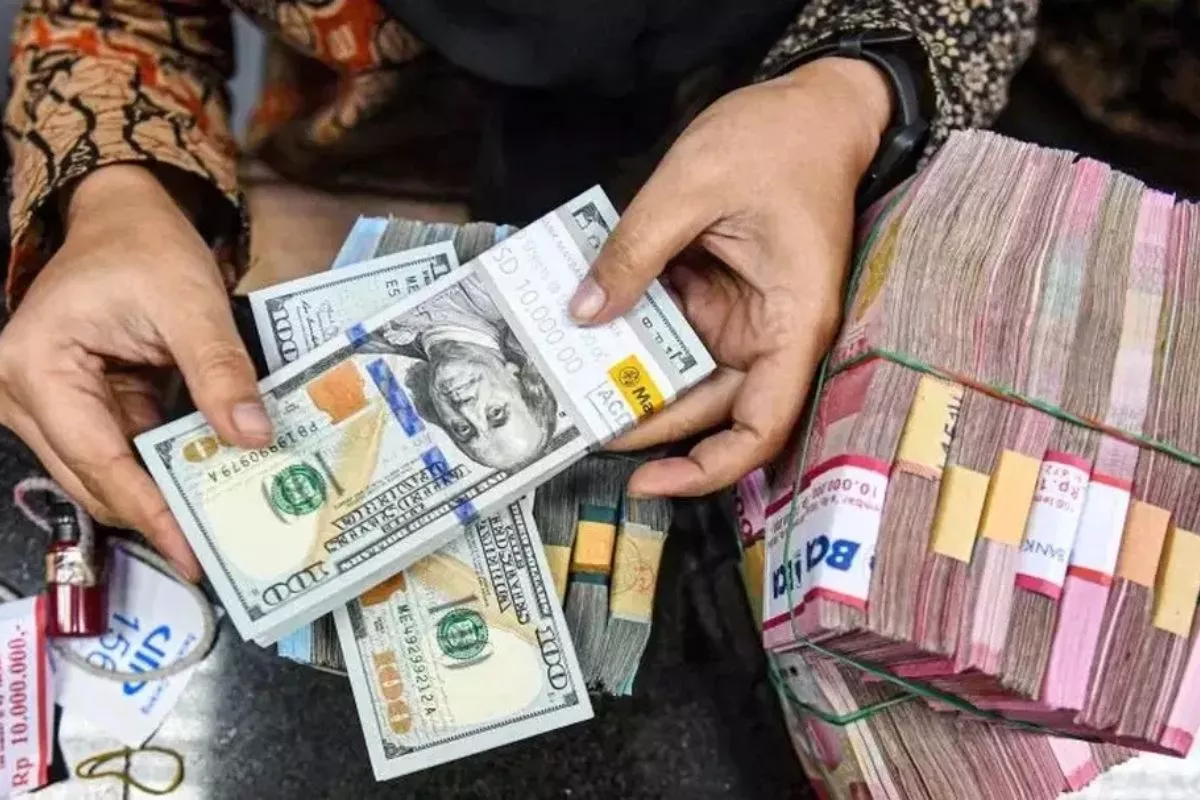 Rupiah Diproyeksikan Melemah ke Rp17.850 per Dolar AS Hari Ini