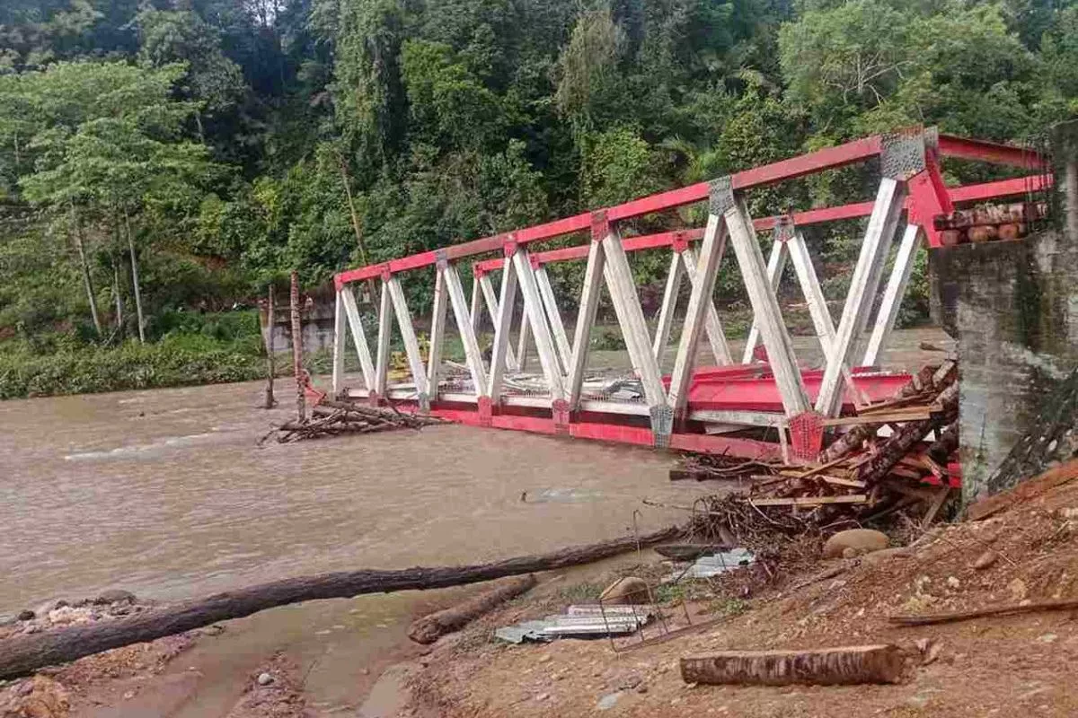 Rangka Jembatan Lubuk Selandak Dibangun dari Nol Usai Diterjang Banjir