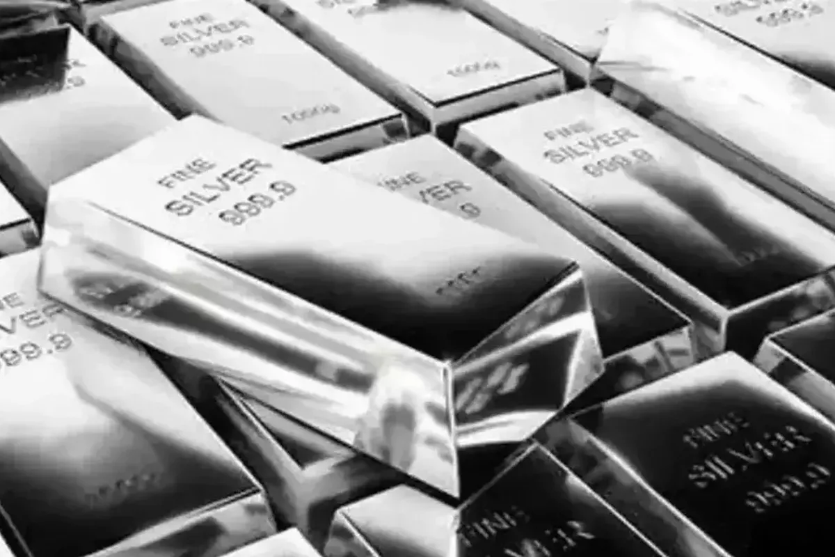 Harga Perak Dunia Turun Tajam ke USD74,30 akibat Sentimen Global
