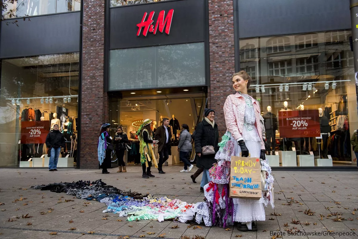 Thrifting vs Fast Fashion: Mengapa Beli Baju Bekas Bisa Menyelamatkan Bumi?