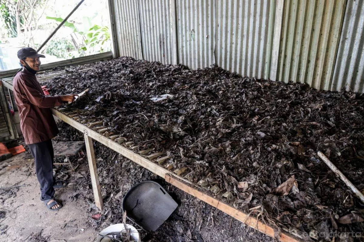 Warga RW 07 Joglo Jakbar Olah Sampah Mandiri Jadi Kompos dan Maggot