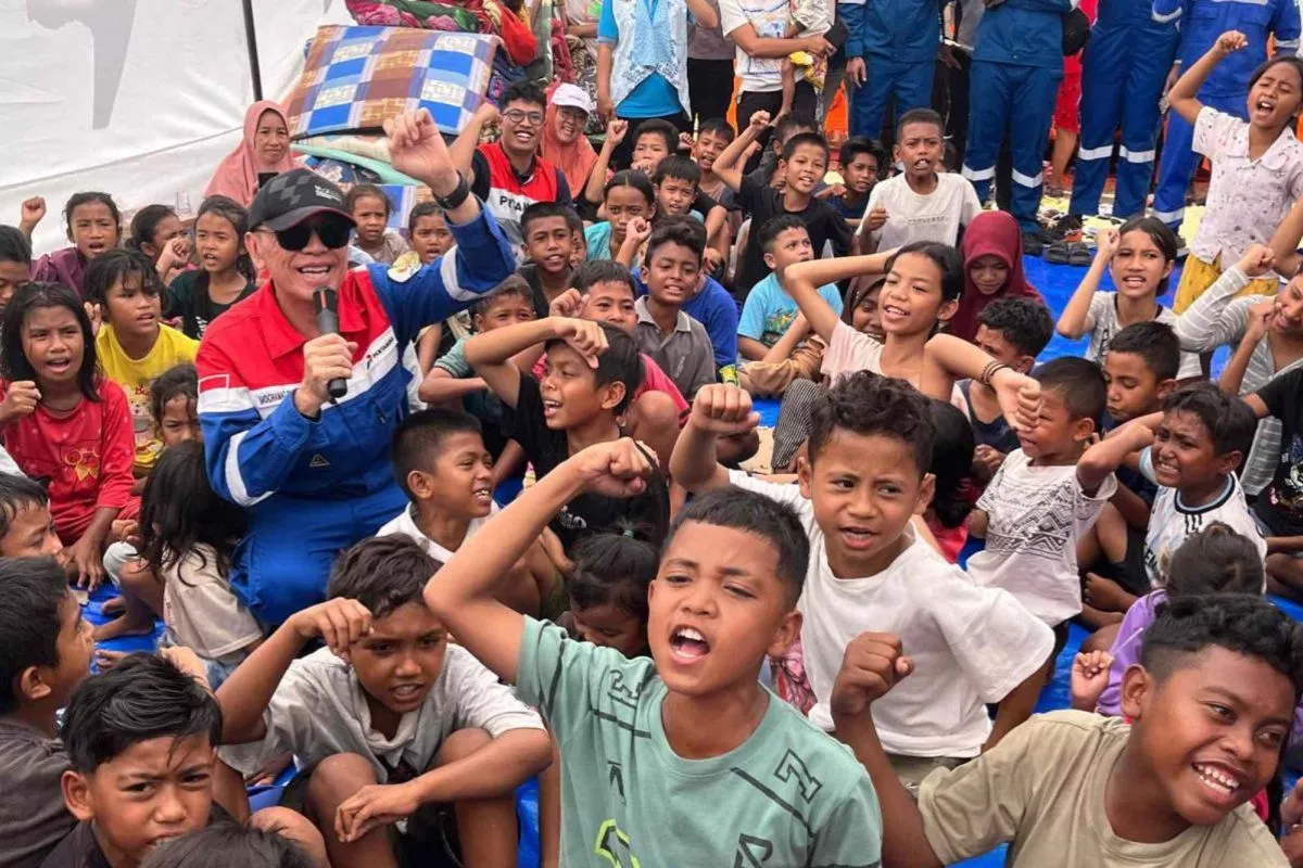 Komut Pertamina Salurkan Bantuan Korban Gempa di Reok NTT