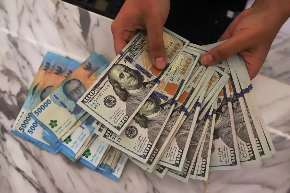 Rupiah Terkoreksi ke Rp 17.859 terhadap Dolar AS pada 23 Juni 2026