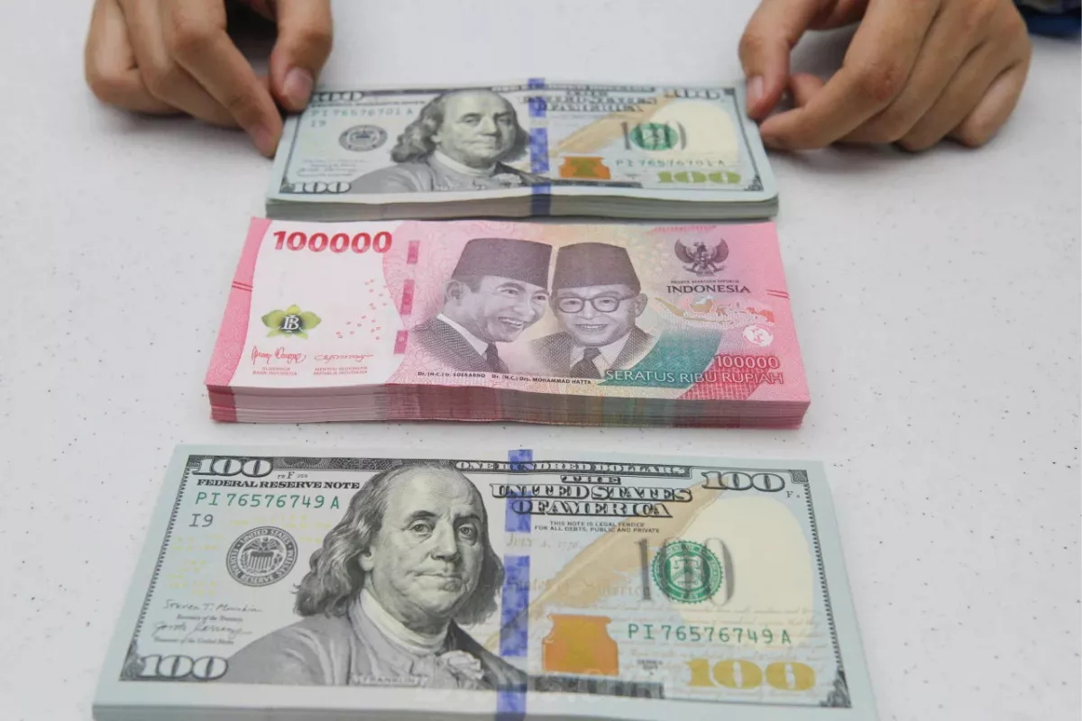 Rupiah Dibuka Lesu ke Rp17.730 per Dolar AS, Pasar Antisipasi The Fed