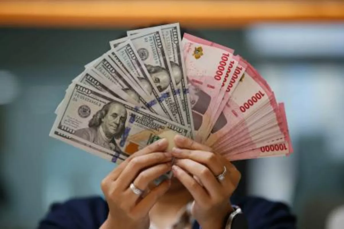 Rupiah Ditutup Naik Tipis Ke Angka Rp17.923 per Dolar AS Hari Ini