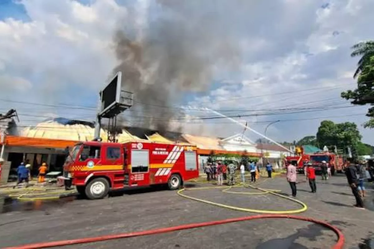 Dugaan Korsleting Listrik Picu Kebakaran Rumah dan Korban Luka