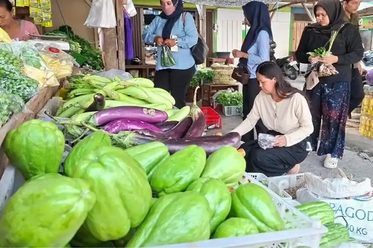 MBG Libur, Harga Bahan Pokok di Surabaya Cenderung Fluktuatif