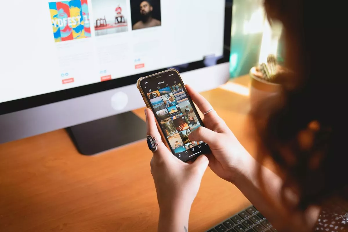 Cara Mengurangi Kebiasaan Scroll Media Sosial demi Pikiran Tenang