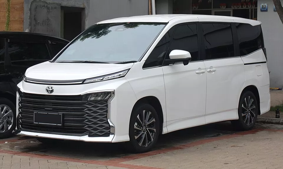 Update Harga Mobil Bekas Toyota Voxy Tahun 2023 Per April 2026